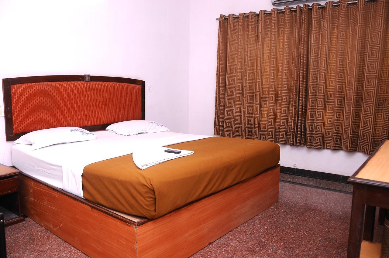 Srs Regency Hotel อนันตาปูร์ ภายนอก รูปภาพ
